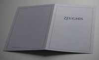 Überreichungsmappe grau, Schwarzdruck: Titel und Rahmen, genarbter Karton